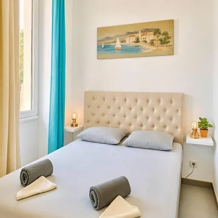 Frgk Historic 1br Olivier Walk To Palais Ultrafast Wi-fi